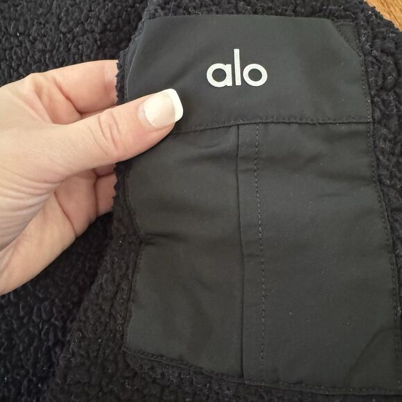 ALO Yoga Sweatshirt Women’s Medium Micro Sherpa Solstice Coverup Black 1/2 Zip - Picture 3 of 9